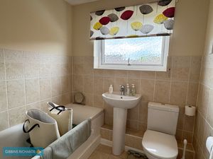 Family bathroom- click for photo gallery